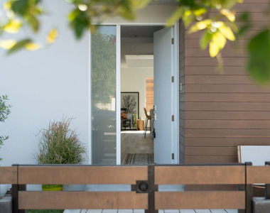 2512 Berkeley Avenue - Photo Thumbnail 6