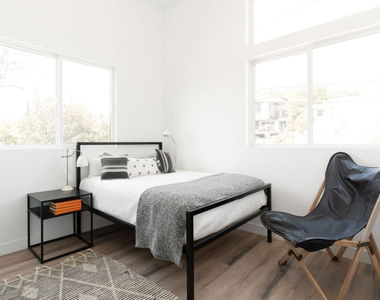 2512 Berkeley Avenue - Photo Thumbnail 39