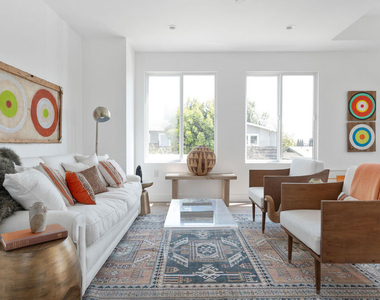 2512 Berkeley Avenue - Photo Thumbnail 8