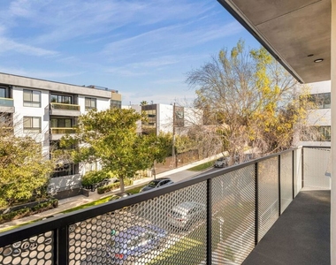 2361 Fox Hills Drive - Photo Thumbnail 22