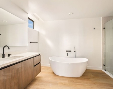 2361 Fox Hills Drive - Photo Thumbnail 13