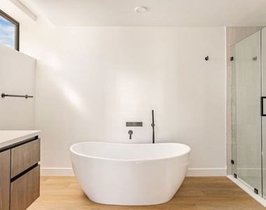 2361 Fox Hills Drive - Photo Thumbnail 14