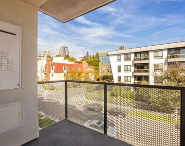 2361 Fox Hills Drive - Photo Thumbnail 19