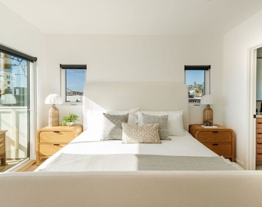 6765 1/2 Lexington Avenue - Photo Thumbnail 22