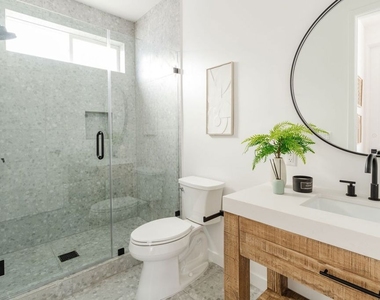 6765 1/2 Lexington Avenue - Photo Thumbnail 16