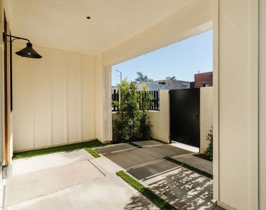 6765 1/2 Lexington Avenue - Photo Thumbnail 2
