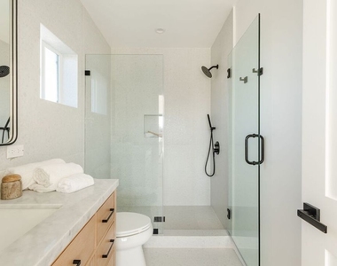 6765 1/2 Lexington Avenue - Photo Thumbnail 23