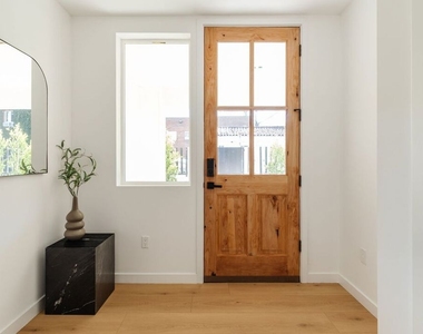 6765 1/2 Lexington Avenue - Photo Thumbnail 3