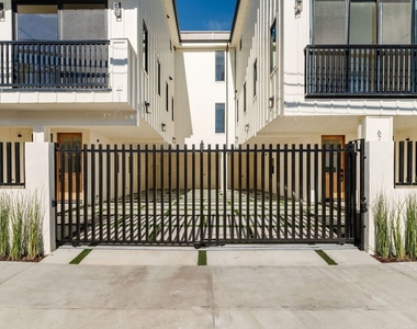 6765 1/2 Lexington Avenue - Photo Thumbnail 25