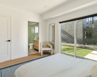 6765 1/2 Lexington Avenue - Photo Thumbnail 5