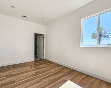1921 1/2 Carmona Avenue - Photo Thumbnail 21