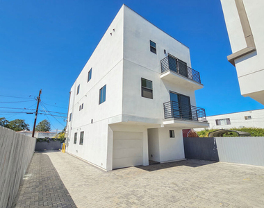 1921 1/2 Carmona Avenue - Photo Thumbnail 2