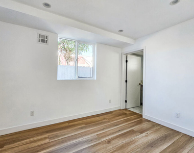 1921 1/2 Carmona Avenue - Photo Thumbnail 11