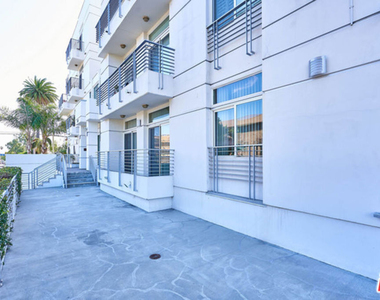 401 N Serrano Avenue - Photo Thumbnail 12