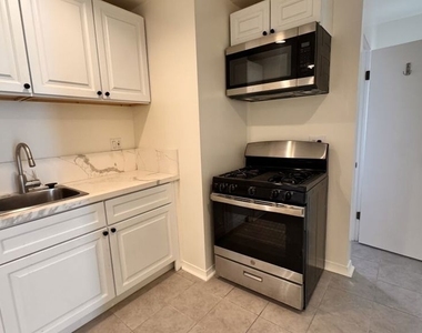 410 N Frederic Street - Photo Thumbnail 6