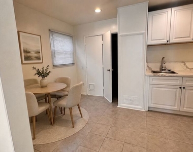 410 N Frederic Street - Photo Thumbnail 16