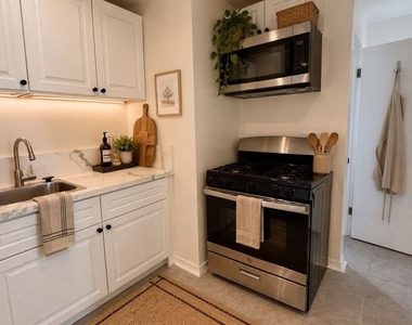 410 N Frederic Street - Photo Thumbnail 11