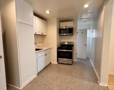 410 N Frederic Street - Photo Thumbnail 7