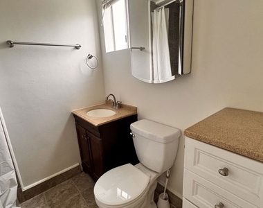 410 N Frederic Street - Photo Thumbnail 8