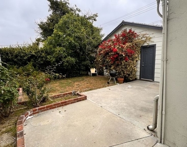 410 N Frederic Street - Photo Thumbnail 10