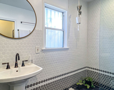 4233 Gateway Avenue - Photo Thumbnail 5