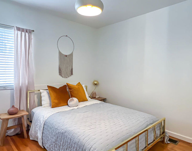 4233 Gateway Avenue - Photo Thumbnail 3
