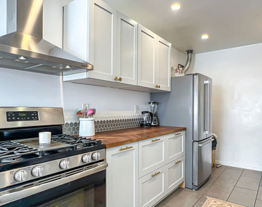 4233 Gateway Avenue - Photo Thumbnail 9