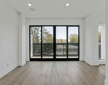 1447 N Martel Avenue - Photo Thumbnail 4