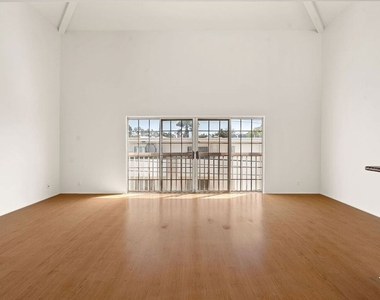 923 Euclid Street - Photo Thumbnail 2