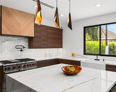 4153 Vantage Avenue - Photo Thumbnail 17