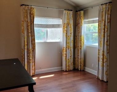 8501 Lilienthal Avenue - Photo Thumbnail 3