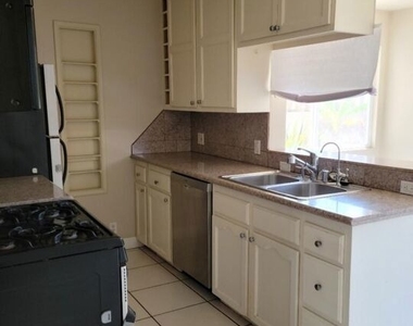 8501 Lilienthal Avenue - Photo Thumbnail 6