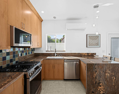 10623 W Olympic Boulevard - Photo Thumbnail 2