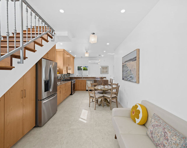 10623 W Olympic Boulevard - Photo Thumbnail 1