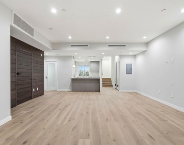 1006 Hancock Avenue - Photo Thumbnail 2