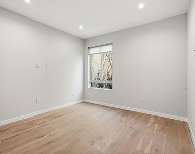 1006 Hancock Avenue - Photo Thumbnail 10
