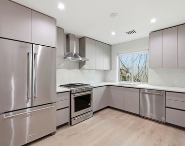 1006 Hancock Avenue - Photo Thumbnail 5
