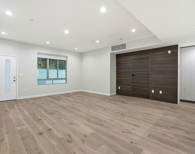 1006 Hancock Avenue - Photo Thumbnail 3