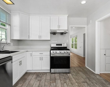 1019 Amherst Avenue - Photo Thumbnail 11