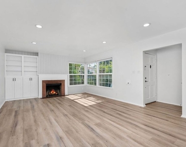 1019 Amherst Avenue - Photo Thumbnail 7