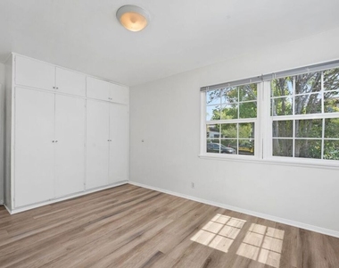 1019 Amherst Avenue - Photo Thumbnail 16
