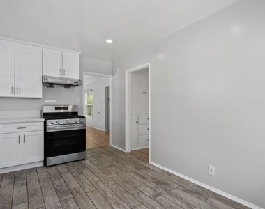 1019 Amherst Avenue - Photo Thumbnail 13