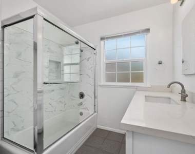 1019 Amherst Avenue - Photo Thumbnail 17