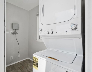 1019 Amherst Avenue - Photo Thumbnail 14