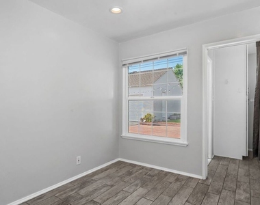 1019 Amherst Avenue - Photo Thumbnail 12