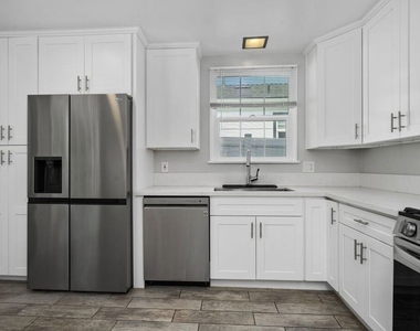 1019 Amherst Avenue - Photo Thumbnail 9
