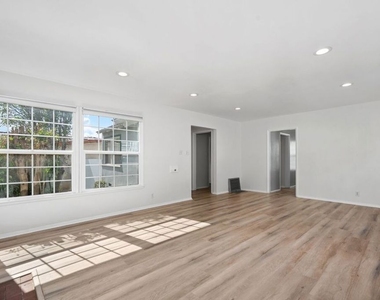 1019 Amherst Avenue - Photo Thumbnail 3