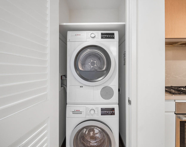 877 Francisco Street - Photo Thumbnail 11