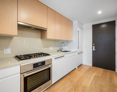 877 Francisco Street - Photo Thumbnail 6