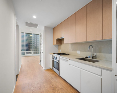 877 Francisco Street - Photo Thumbnail 5